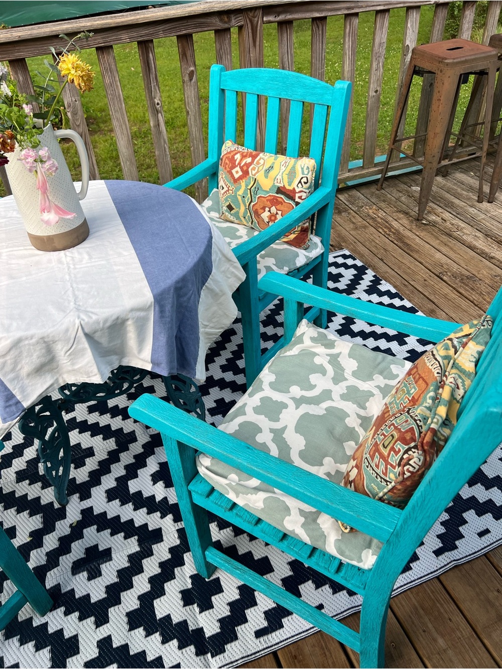 🌻2 Patterned Throw Pillows